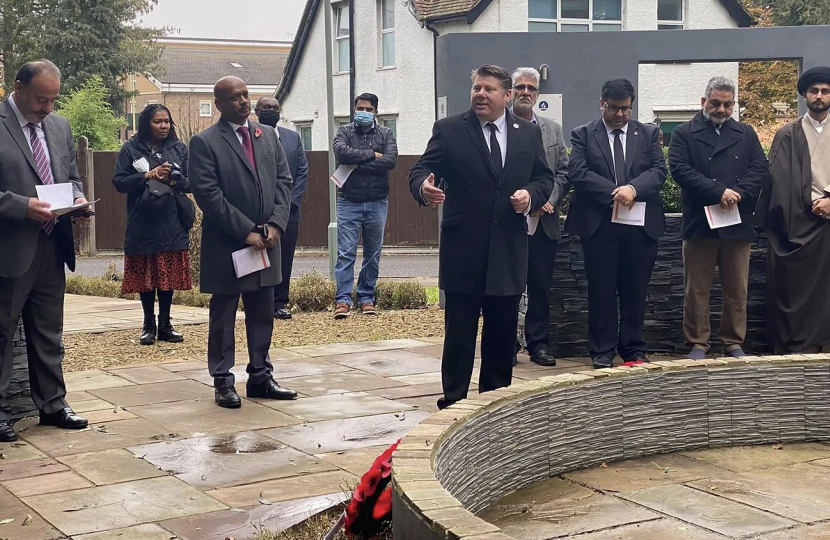 Dean Russell MP Lays Wreaths at Watford Remembrance Day Services